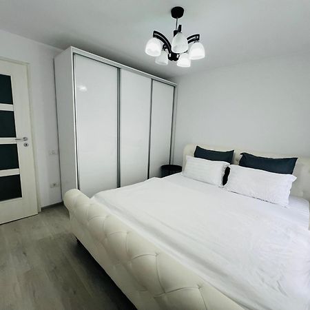 The White Pearl Apartment Oradea Exterior foto